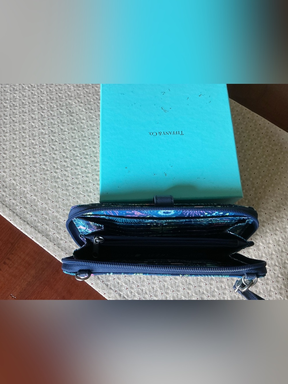Sakroots Seascape Wristlet smartphone holder - Picture 6 of 7